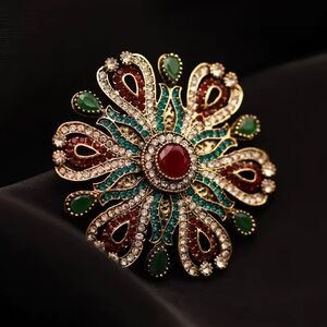 Vintage Baroque Queen Crystal Elegant Brooch